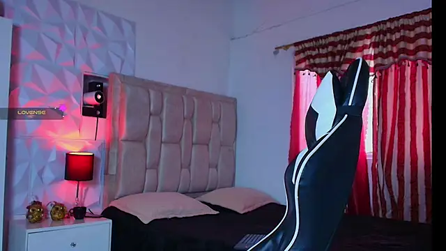 santyago taylor online show from January 2025 09:03:01 PM