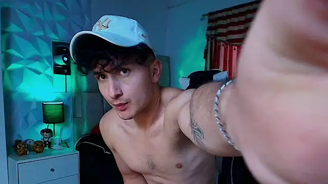 santyago taylor online show from February 2025 09:50:02 PM