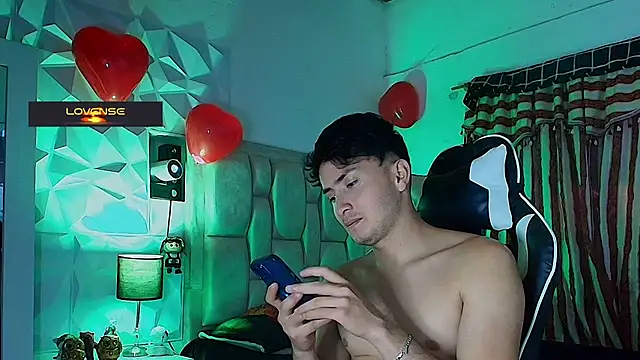 santyago taylor online show from February 2025 10:09:01 PM