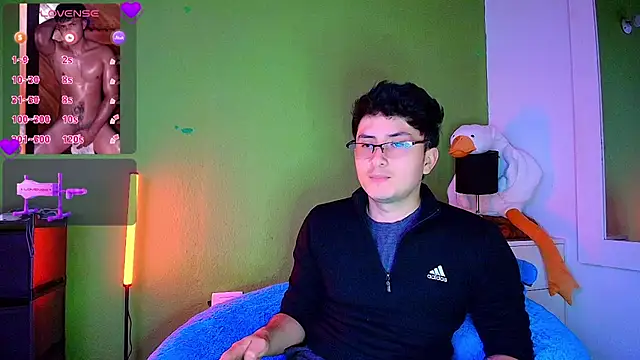 santyago taylor online show from November 2025 07:03:01 PM