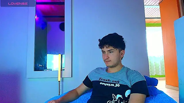 santyago taylor online show from November 2025 06:54:01 PM