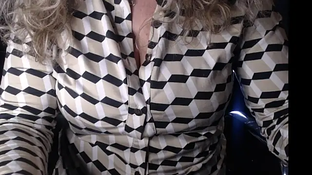 JenniLowen online show from January 2025 06:28:01 PM