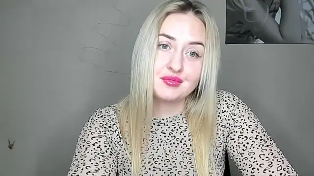 Snapshot of KennaJamess8 chatting on December 2024 06:17:01 PM KennaJamess8 online show from December 2024 06:17:01 PM