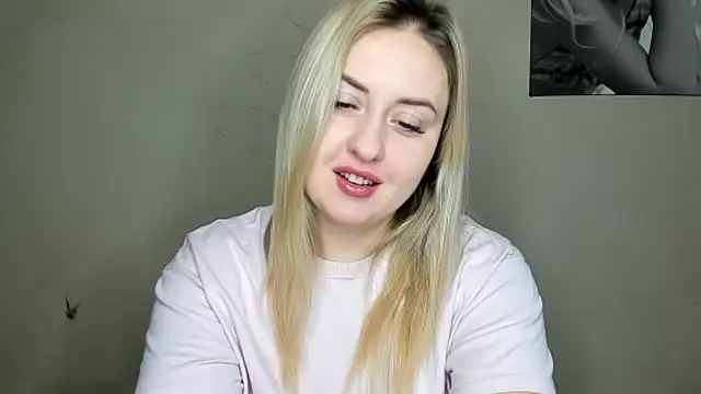 Snapshot of KennaJamess8 chatting on December 2024 08:45:02 AM KennaJamess8 online show from December 2024 08:45:02 AM