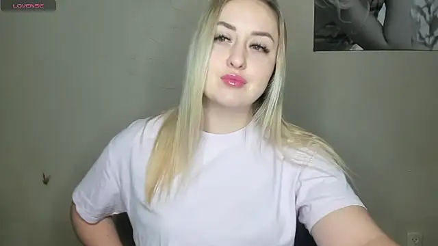 Snapshot of KennaJamess8 chatting on January 2025 05:51:02 PM KennaJamess8 online show from January 2025 05:51:02 PM