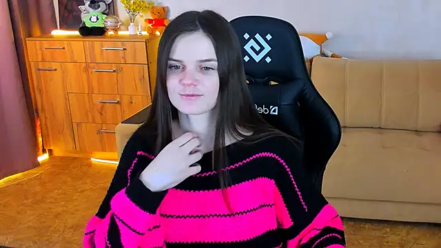 Lora Cain online show from December 2024 03:44:01 PM