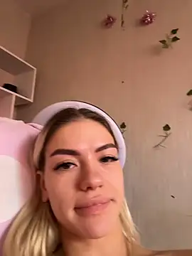 Snapshot of -Sexy_Barbie- chatting on November 2025 03:29:02 AM -Sexy Barbie- online show from November 2025 03:29:02 AM