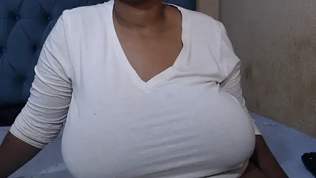 Snapshot of FlavoredNia chatting on March 2025 03:15:02 PM FlavoredNia online show from March 2025 03:15:02 PM