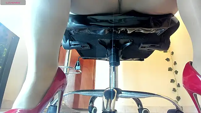 Snapshot of aitana-purple chatting on March 2026 06:12:02 PM aitana-purple online show from March 2026 06:12:02 PM