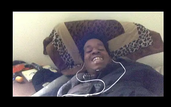 Snapshot of POPAYE972 chatting on April 2026 10:33:01 AM POPAYE972 online show from April 2026 10:33:01 AM