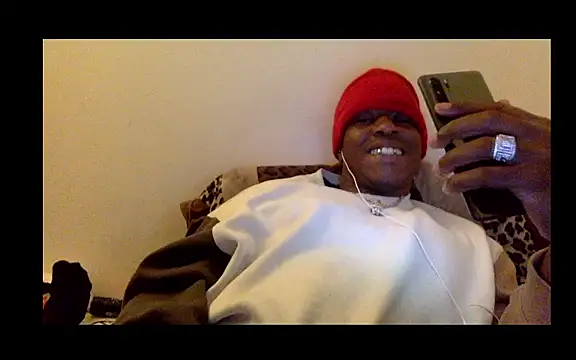 Snapshot of POPAYE972 chatting on April 2026 11:18:02 PM POPAYE972 online show from April 2026 11:18:02 PM