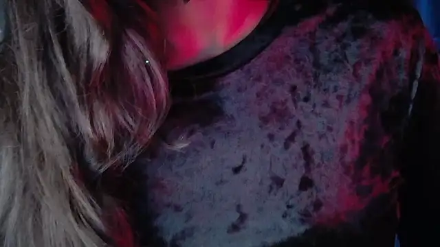 Snapshot of SexyAndHottie chatting on January 2026 09:52:02 PM SexyAndHottie online show from January 2026 09:52:02 PM