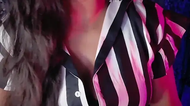 Snapshot of SexyAndHottie chatting on January 2026 04:34:01 PM SexyAndHottie online show from January 2026 04:34:01 PM