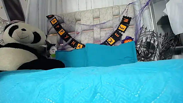 Snapshot of KOURTNEY-- chatting on October 2025 01:53:02 AM KOURTNEY-- online show from October 2025 01:53:02 AM