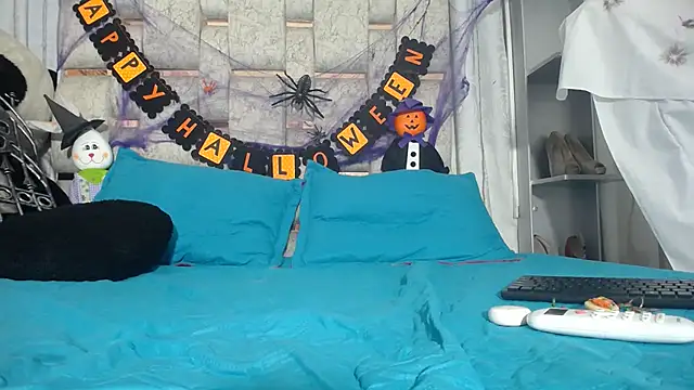 Snapshot of KOURTNEY-- chatting on November 2025 02:14:01 AM KOURTNEY-- online show from November 2025 02:14:01 AM