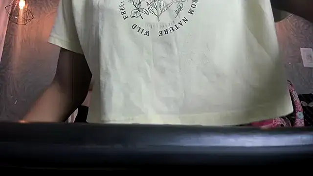 Snapshot of KOURTNEY-- chatting on November 2025 01:49:01 AM KOURTNEY-- online show from November 2025 01:49:01 AM