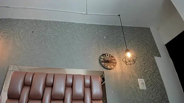 Snapshot of KOURTNEY-- chatting on November 2025 01:50:01 AM KOURTNEY-- online show from November 2025 01:50:01 AM