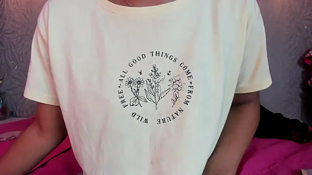 Snapshot of KOURTNEY-- chatting on December 2025 02:06:02 AM KOURTNEY-- online show from December 2025 02:06:02 AM