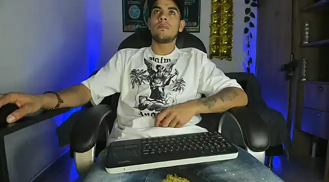 Snapshot of mikee_scooth chatting on January 2025 04:26:01 AM mikee scooth online show from January 2025 04:26:01 AM