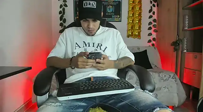 Snapshot of mikee_scooth chatting on January 2025 03:35:01 AM mikee scooth online show from January 2025 03:35:01 AM