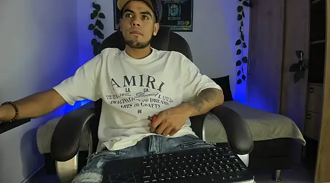 Snapshot of mikee_scooth chatting on February 2025 02:20:01 AM mikee scooth online show from February 2025 02:20:01 AM