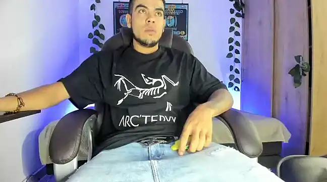 Snapshot of mikee_scooth chatting on March 2025 08:34:01 AM mikee scooth online show from March 2025 08:34:01 AM