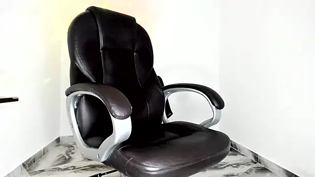 Snapshot of mikee_scooth chatting on May 2026 04:59:01 PM mikee scooth online show from May 2026 04:59:01 PM