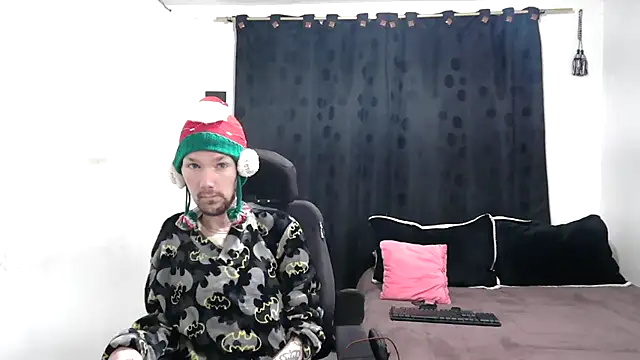 Snapshot of Sophia_and_Thomas chatting on December 2024 11:38:02 AM Sophia and Thomas online show from December 2024 11:38:02 AM