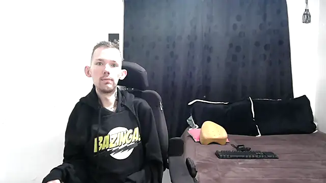 Snapshot of Sophia_and_Thomas chatting on January 2025 08:10:02 PM Sophia and Thomas online show from January 2025 08:10:02 PM