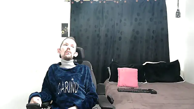 Snapshot of Sophia_and_Thomas chatting on February 2025 09:53:02 AM Sophia and Thomas online show from February 2025 09:53:02 AM