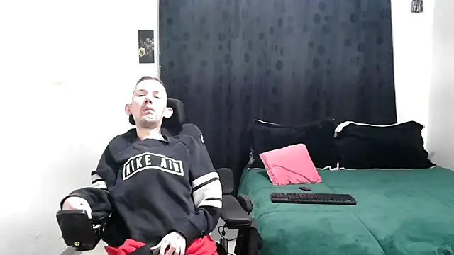 Snapshot of Sophia_and_Thomas chatting on March 2025 09:49:01 AM Sophia and Thomas online show from March 2025 09:49:01 AM