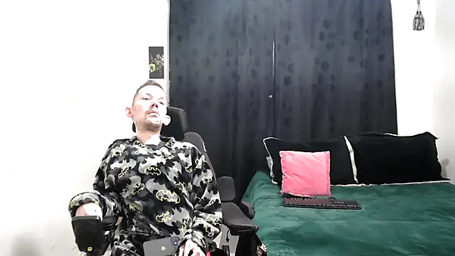 Snapshot of Sophia_and_Thomas chatting on March 2025 09:57:01 AM Sophia and Thomas online show from March 2025 09:57:01 AM