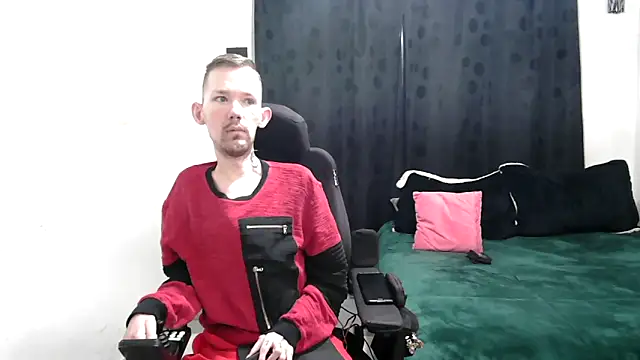 Snapshot of Sophia_and_Thomas chatting on March 2025 09:56:01 AM Sophia and Thomas online show from March 2025 09:56:01 AM