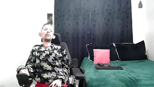 Snapshot of Sophia_and_Thomas chatting on March 2025 10:14:01 AM Sophia and Thomas online show from March 2025 10:14:01 AM