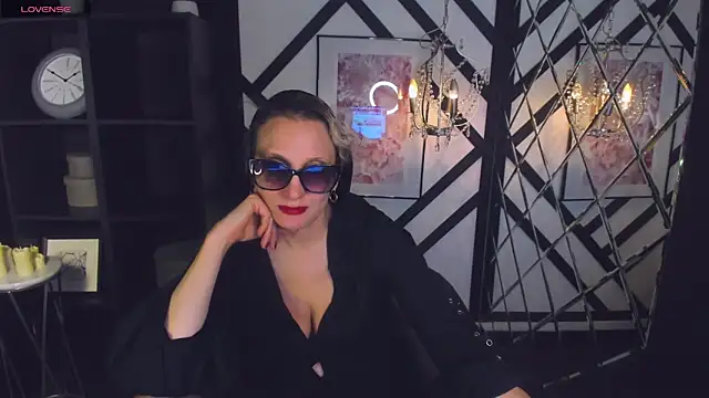 Queen Anna  online show from January 2025 02:06:02 AM