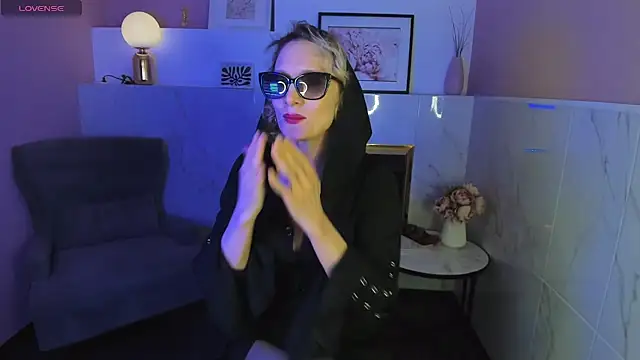 Queen Anna  online show from January 2025 07:51:02 PM