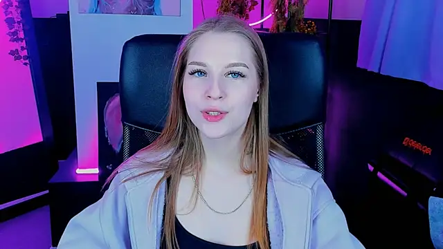 Snapshot of CuteMousee chatting on December 2024 09:07:02 AM CuteMousee online show from December 2024 09:07:02 AM