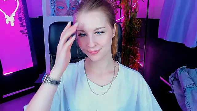 Snapshot of CuteMousee chatting on December 2024 11:44:01 AM CuteMousee online show from December 2024 11:44:01 AM