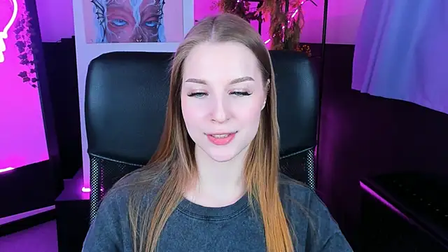 Snapshot of CuteMousee chatting on December 2024 01:33:01 PM CuteMousee online show from December 2024 01:33:01 PM