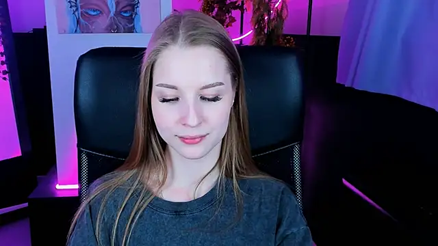 Snapshot of CuteMousee chatting on December 2024 08:05:02 PM CuteMousee online show from December 2024 08:05:02 PM