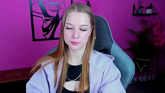 Snapshot of CuteMousee chatting on December 2024 09:03:01 AM CuteMousee online show from December 2024 09:03:01 AM