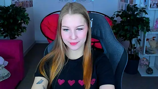 Snapshot of CuteMousee chatting on December 2024 02:30:02 AM CuteMousee online show from December 2024 02:30:02 AM