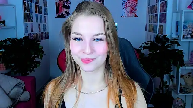 Snapshot of CuteMousee chatting on December 2024 08:38:02 AM CuteMousee online show from December 2024 08:38:02 AM