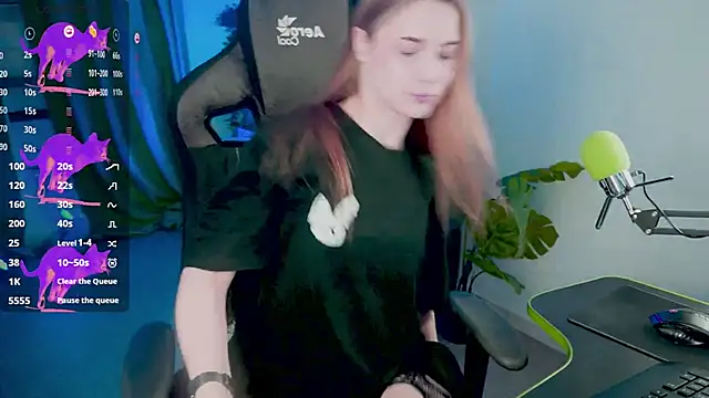 Snapshot of CuteMousee chatting on September 2025 08:35:01 AM CuteMousee online show from September 2025 08:35:01 AM