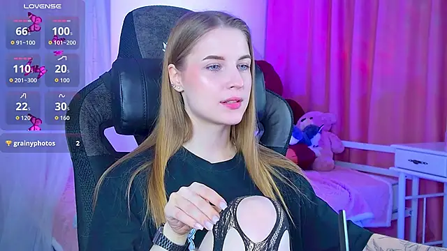 Snapshot of CuteMousee chatting on September 2025 05:51:01 AM CuteMousee online show from September 2025 05:51:01 AM