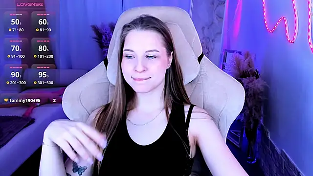 Snapshot of CuteMousee chatting on December 2025 06:21:01 AM CuteMousee online show from December 2025 06:21:01 AM