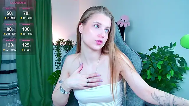 Snapshot of CuteMousee chatting on December 2025 09:49:01 AM CuteMousee online show from December 2025 09:49:01 AM