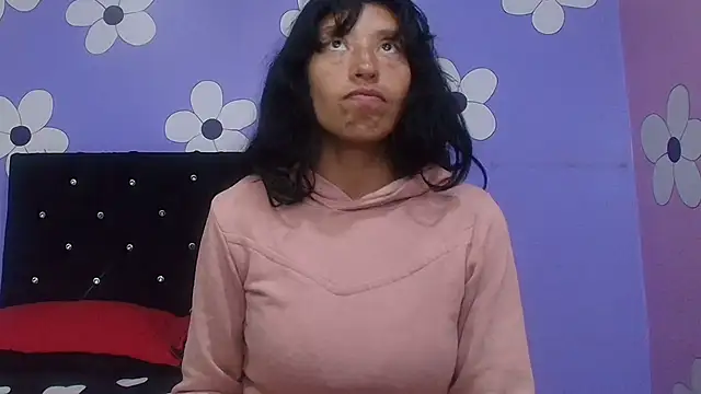 karolinee 66  online show from March 2026 04:18:02 AM