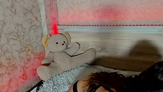 emma77  online show from November 2025 09:11:01 PM