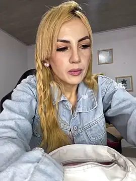 Snapshot of alicev_kitty chatting on February 2025 01:07:01 PM alicev kitty online show from February 2025 01:07:01 PM